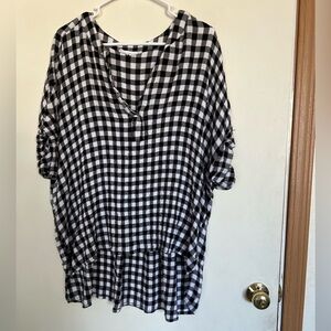 Jane and Delaney 2X black and white Buffalo check pop over tunic top